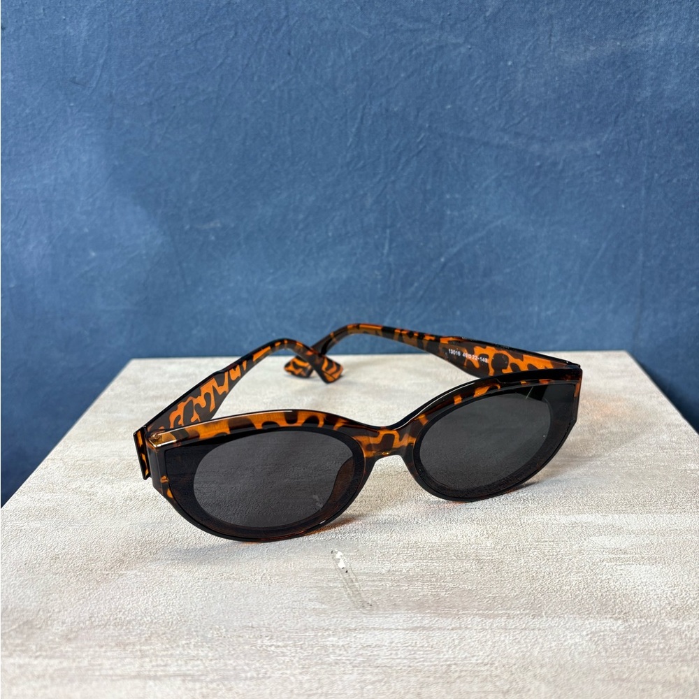 Chic Tortoise Shell Sunglasses